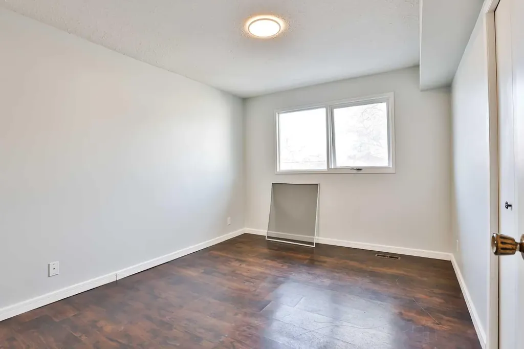 1108 10 Avenue N Lethbridge AB T1H 1K1
