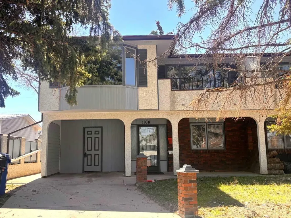 1108 10 Avenue N Lethbridge AB T1H 1K1