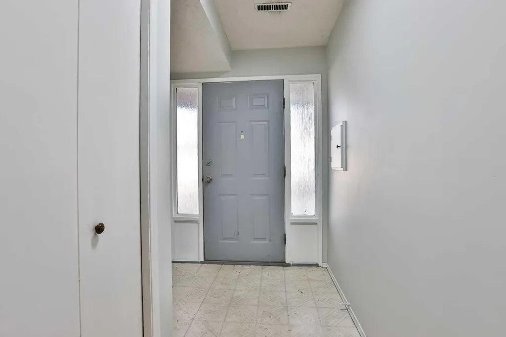 1108 10 Avenue N Lethbridge AB T1H 1K1
