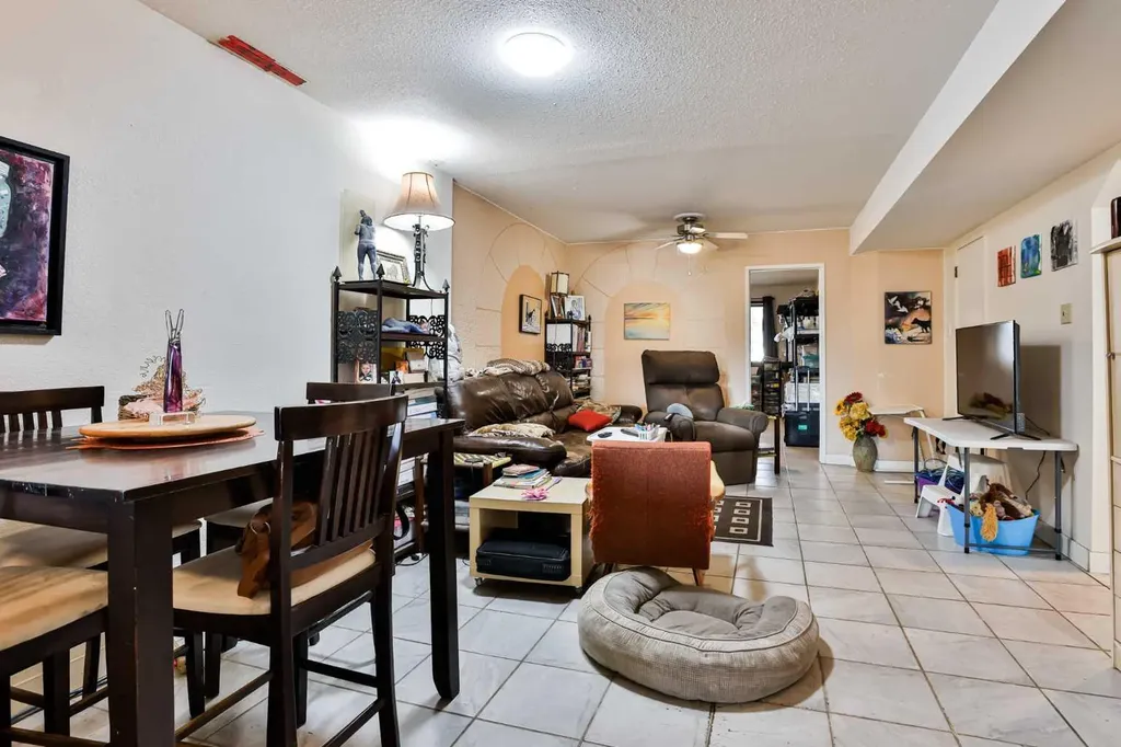 1108 10 Avenue N Lethbridge AB T1H 1K1