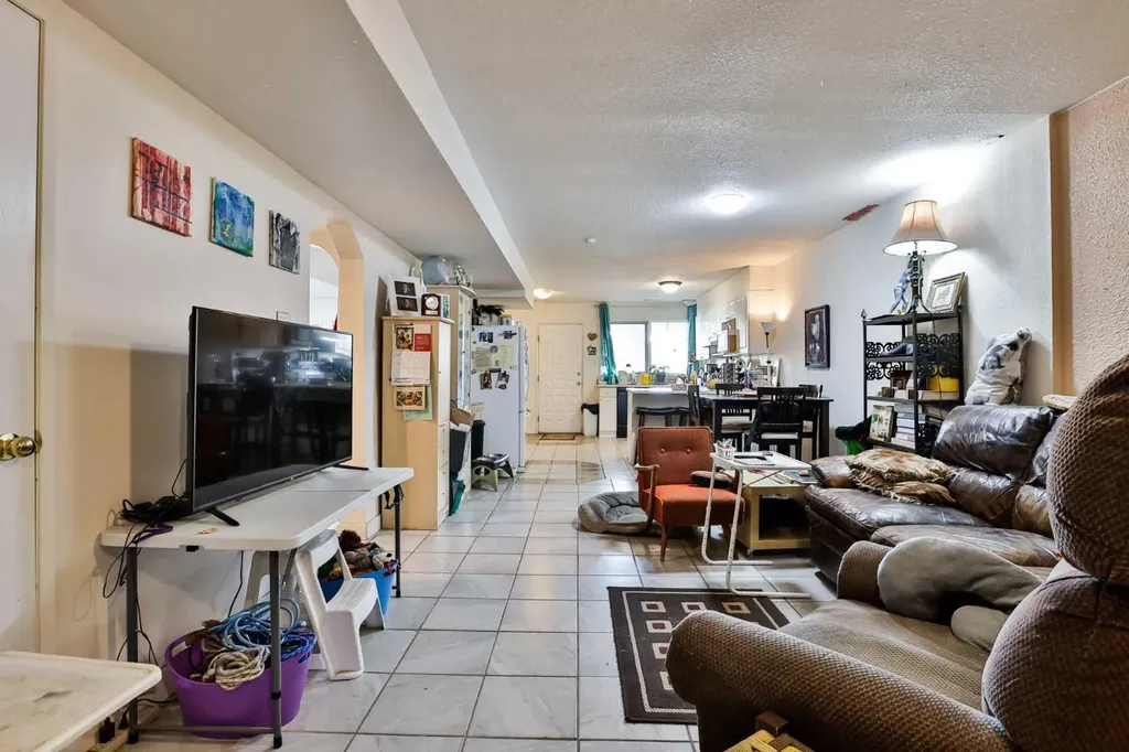 1108 10 Avenue N Lethbridge AB T1H 1K1
