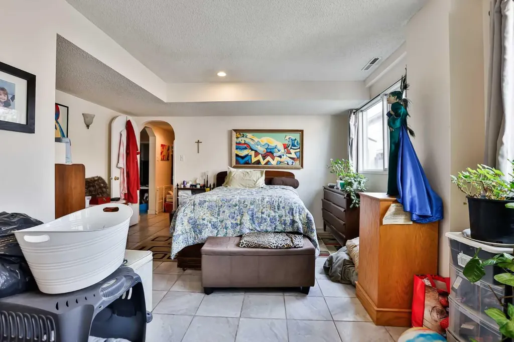 1108 10 Avenue N Lethbridge AB T1H 1K1