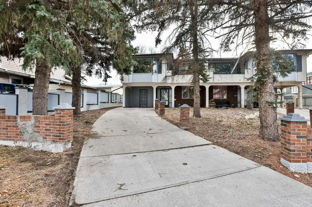 1108 10 Avenue N Lethbridge AB T1H 1K1