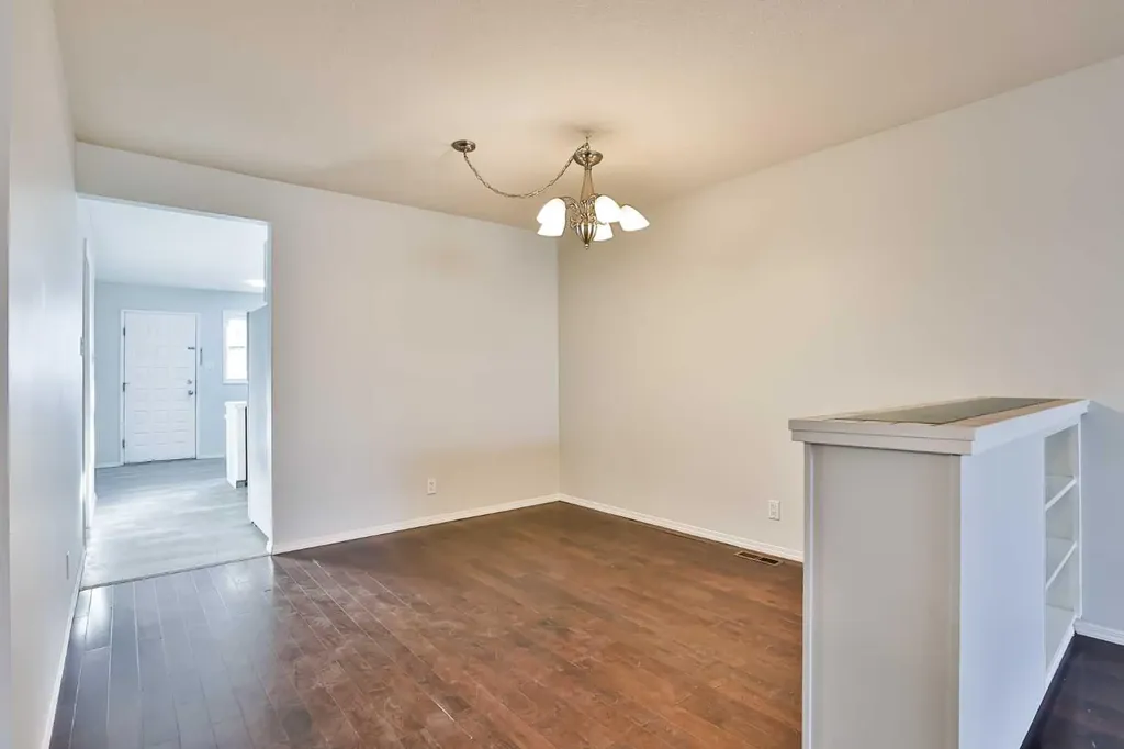 1108 10 Avenue N Lethbridge AB T1H 1K1