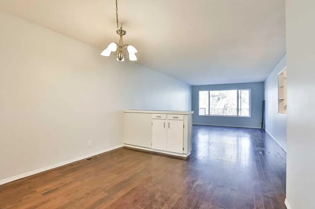 1108 10 Avenue N Lethbridge AB T1H 1K1