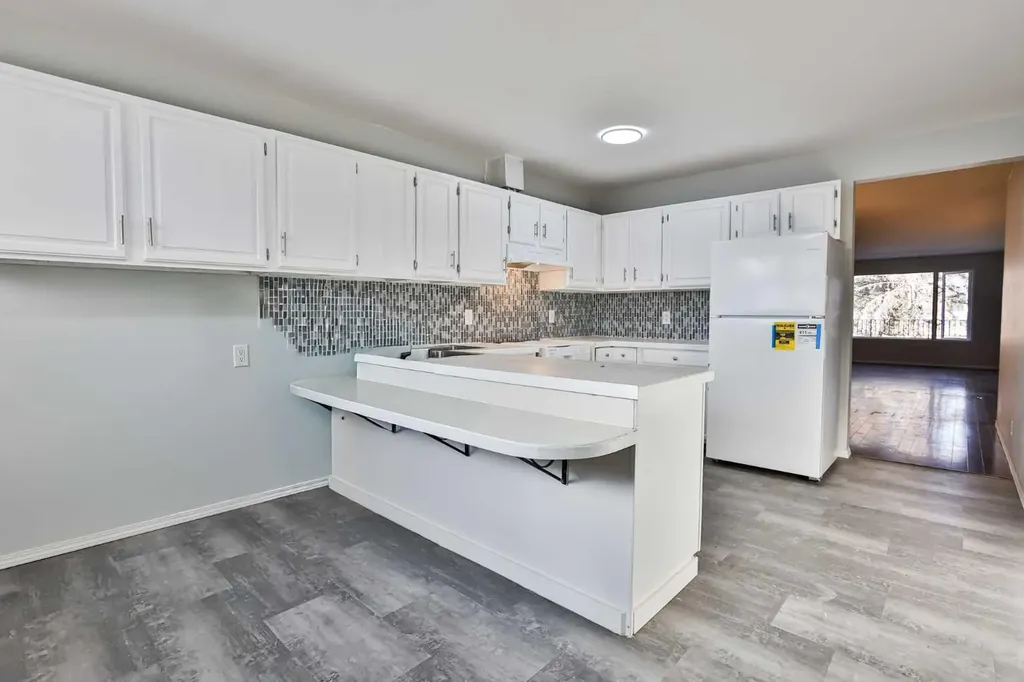 1108 10 Avenue N Lethbridge AB T1H 1K1