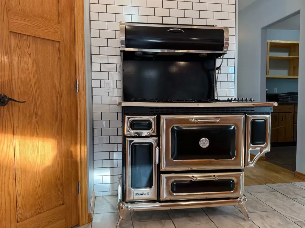 5109 46 Avenue Vermilion AB T9X 1Y1