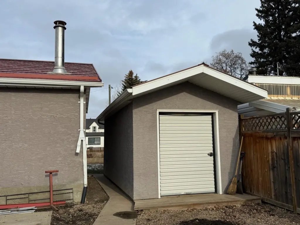 5109 46 Avenue Vermilion AB T9X 1Y1