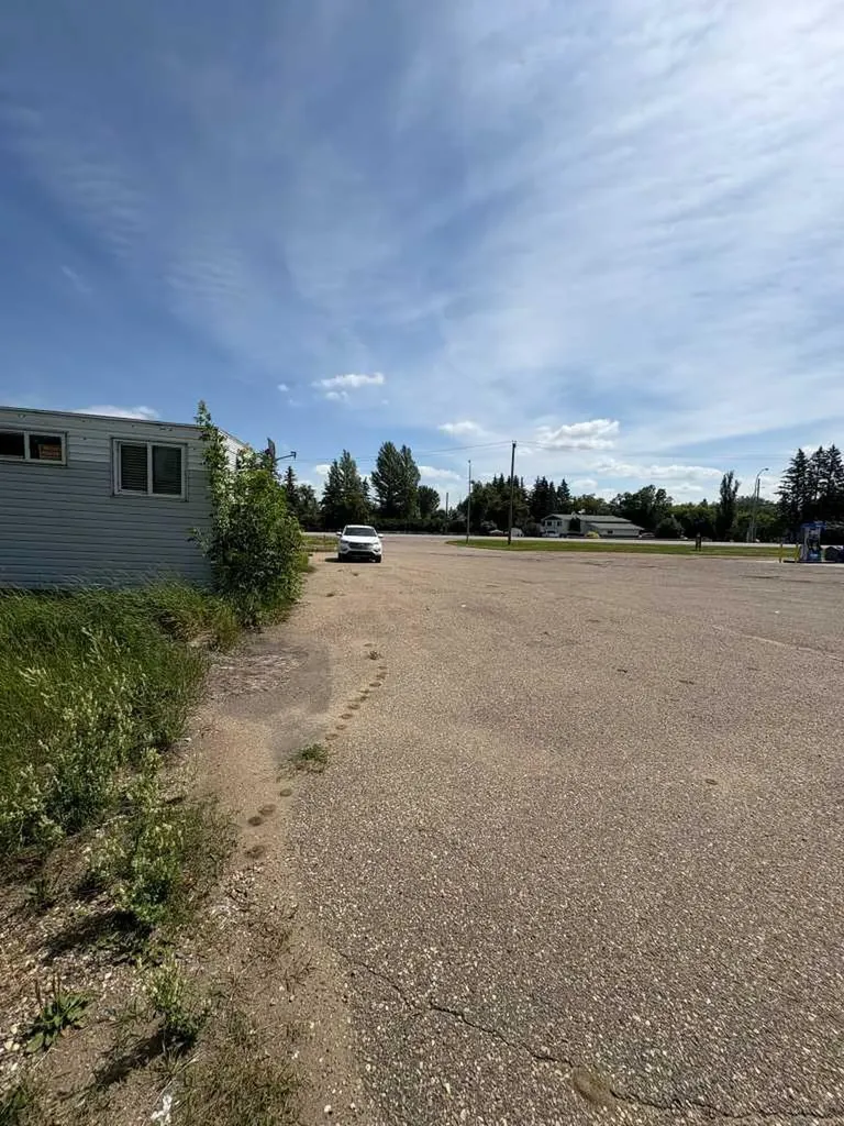 5702 2a Highway Ponoka AB T4J 1M1