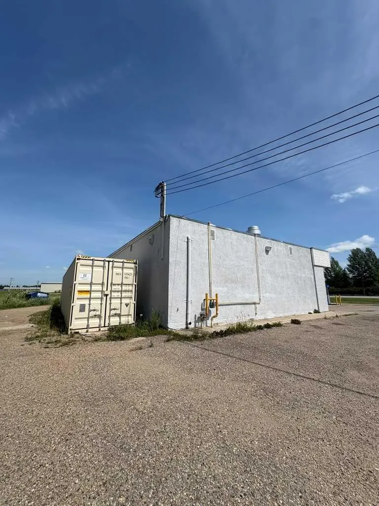 5702 2a Highway Ponoka AB T4J 1M1