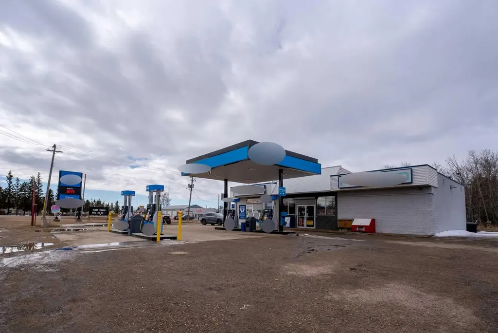 5702 2a Highway Ponoka AB T4J 1M1