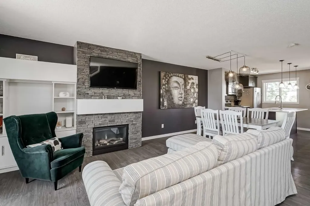 313 Copperpond Landing SE Calgary AB T2Z 1G6