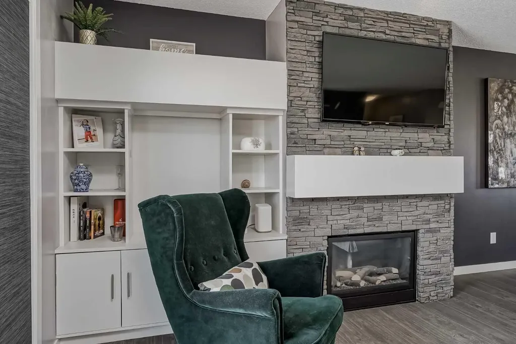 313 Copperpond Landing SE Calgary AB T2Z 1G6