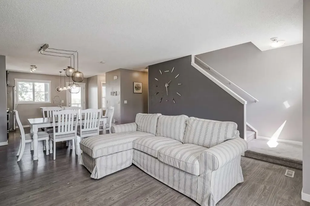 313 Copperpond Landing SE Calgary AB T2Z 1G6