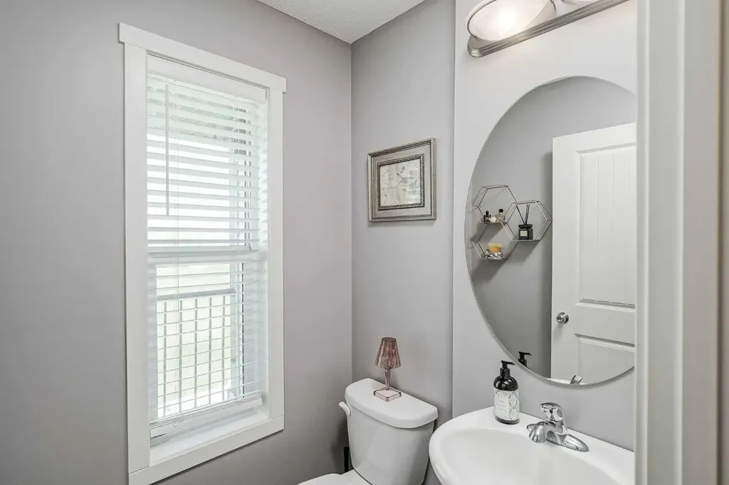313 Copperpond Landing SE Calgary AB T2Z 1G6