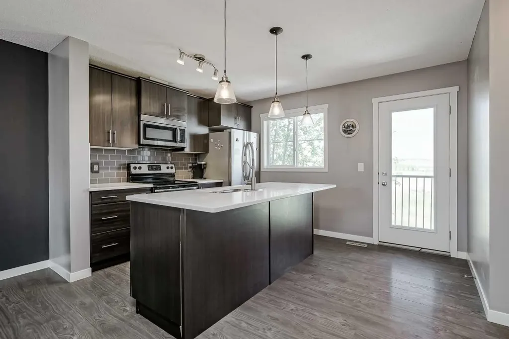 313 Copperpond Landing SE Calgary AB T2Z 1G6