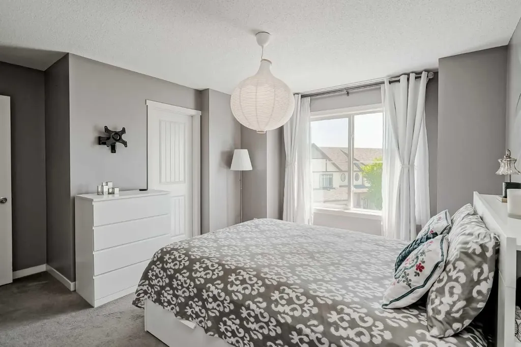 313 Copperpond Landing SE Calgary AB T2Z 1G6