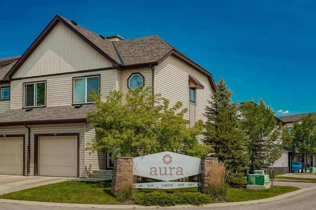 313 Copperpond Landing SE Calgary AB T2Z 1G6