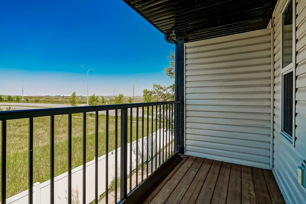 313 Copperpond Landing SE Calgary AB T2Z 1G6