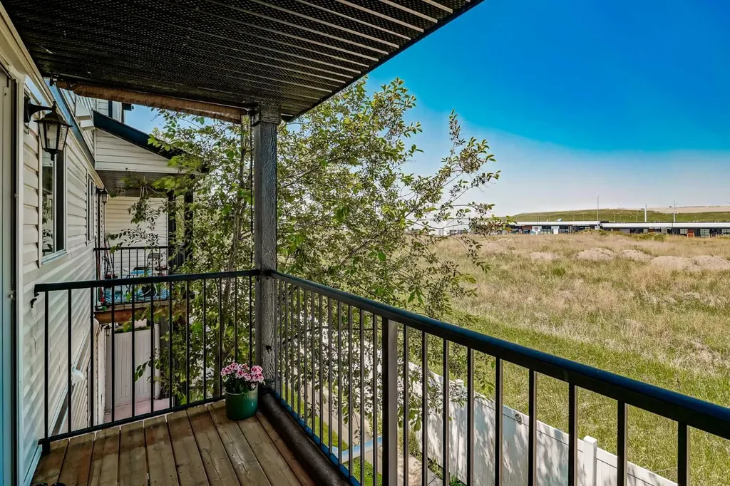 313 Copperpond Landing SE Calgary AB T2Z 1G6