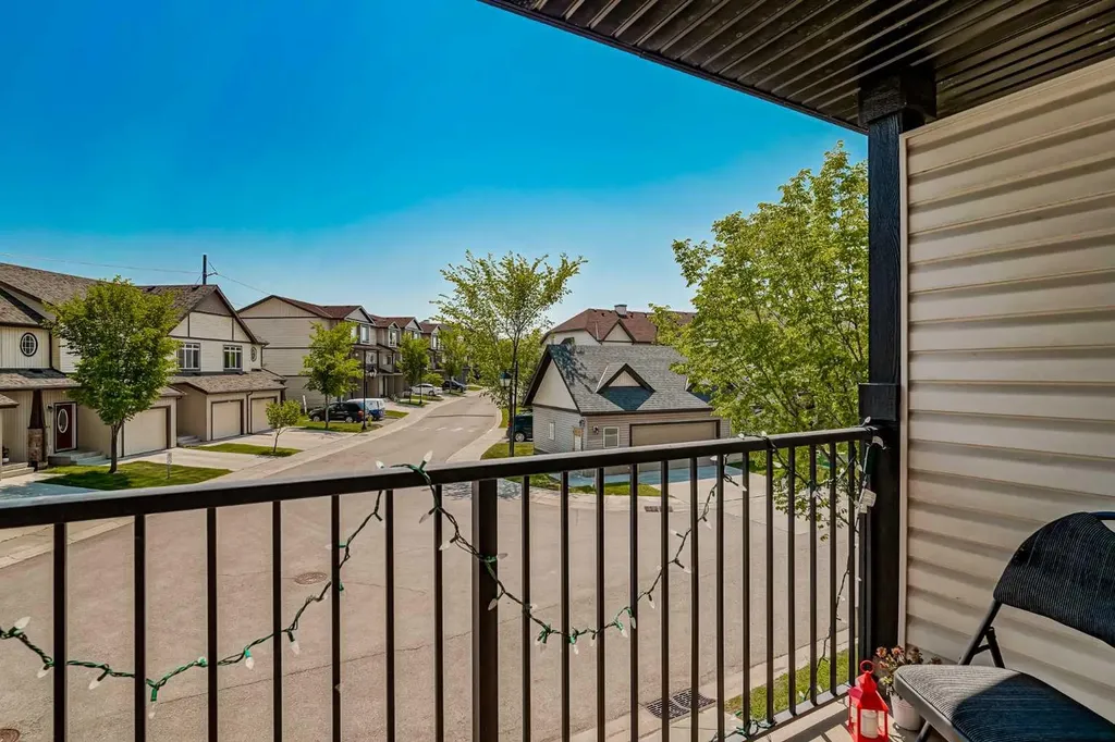 313 Copperpond Landing SE Calgary AB T2Z 1G6