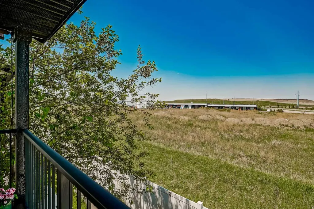 313 Copperpond Landing SE Calgary AB T2Z 1G6