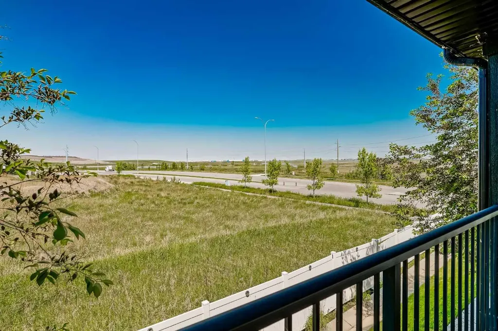 313 Copperpond Landing SE Calgary AB T2Z 1G6