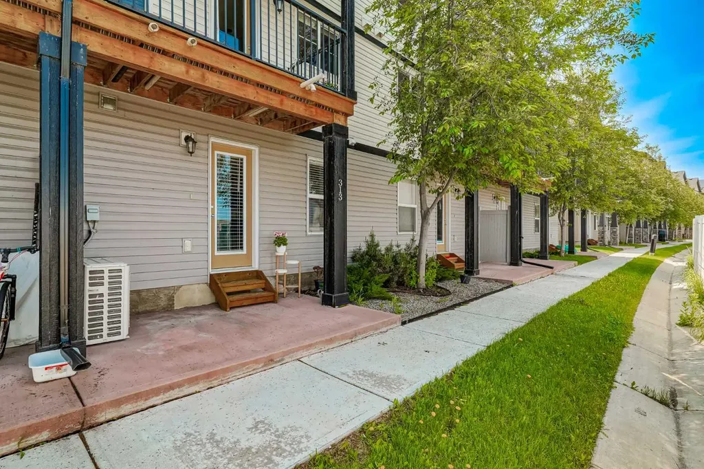 313 Copperpond Landing SE Calgary AB T2Z 1G6