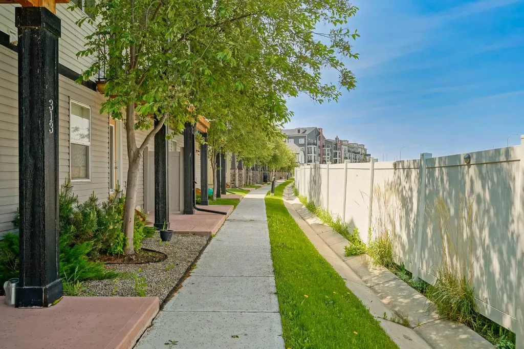 313 Copperpond Landing SE Calgary AB T2Z 1G6