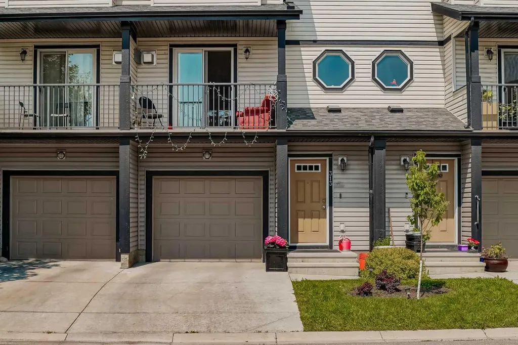 313 Copperpond Landing SE Calgary AB T2Z 1G6
