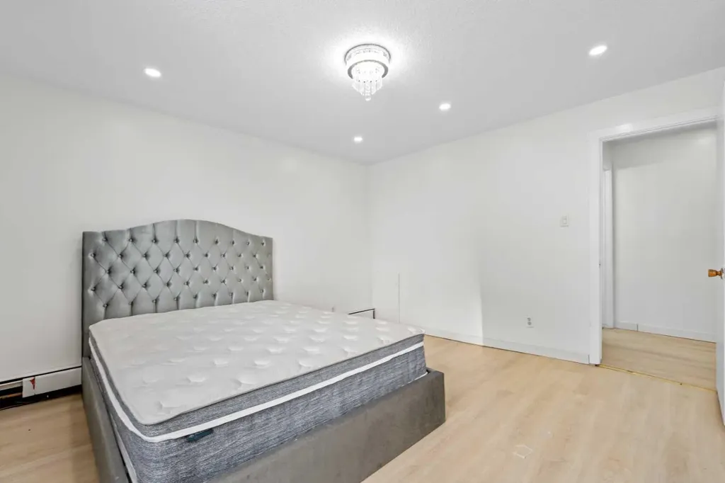 4328 4 Street NW Calgary AB T2K 1A2