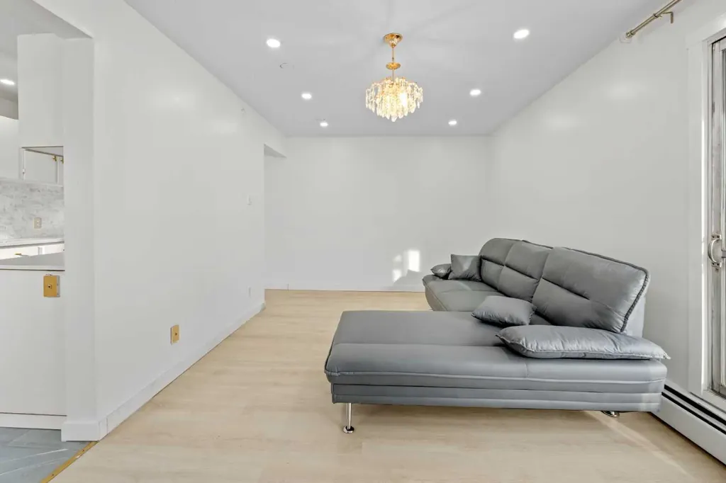 4328 4 Street NW Calgary AB T2K 1A2