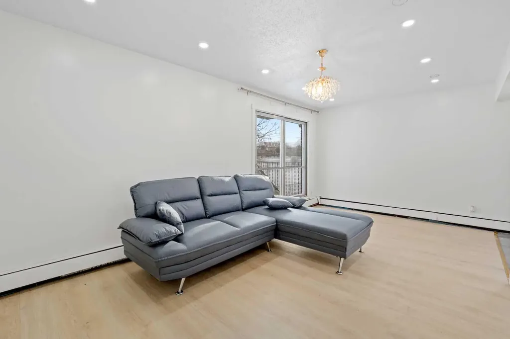 4328 4 Street NW Calgary AB T2K 1A2