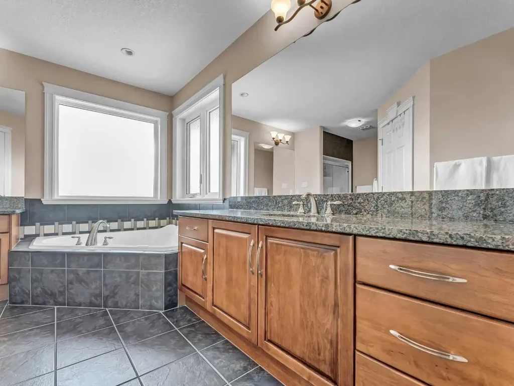 150 Desert Blume Crescent Desert Blume AB T1B 0A4