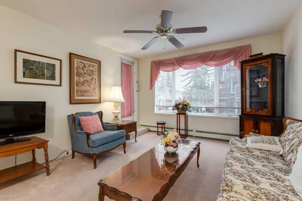 3204 Sienna Park Green SW Calgary AB T3H3N7
