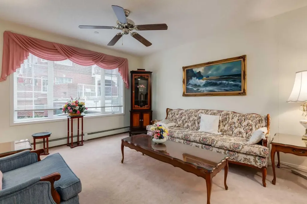 3204 Sienna Park Green SW Calgary AB T3H3N7