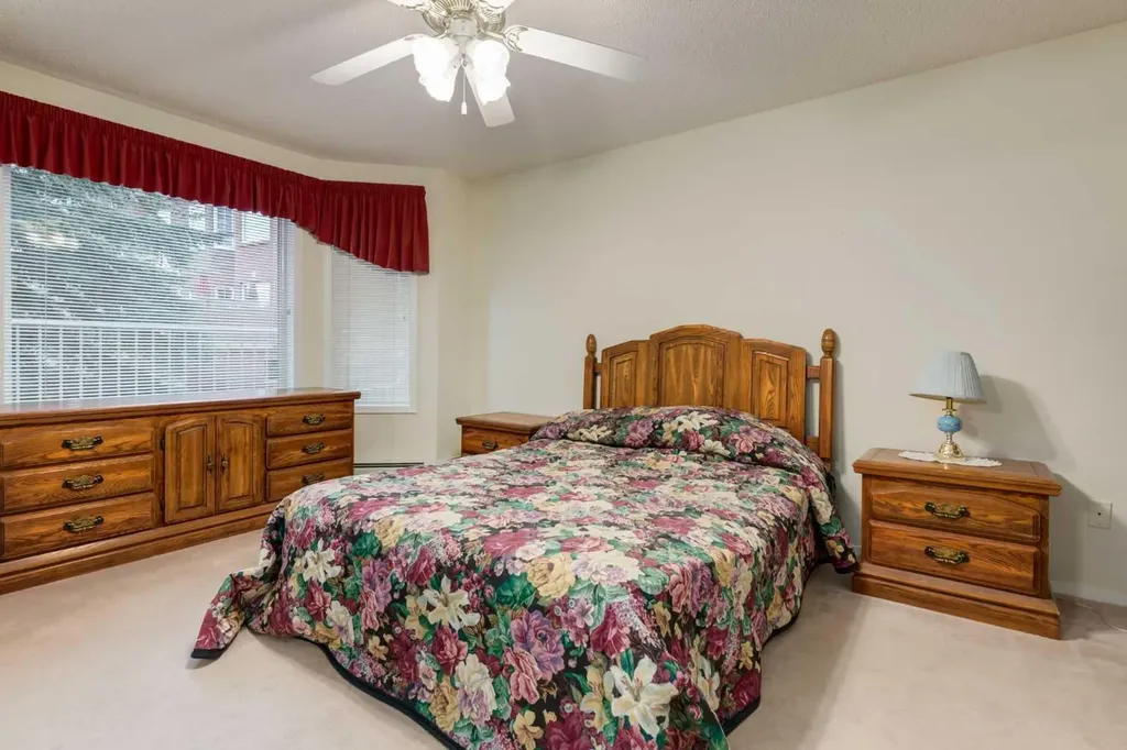 3204 Sienna Park Green SW Calgary AB T3H3N7