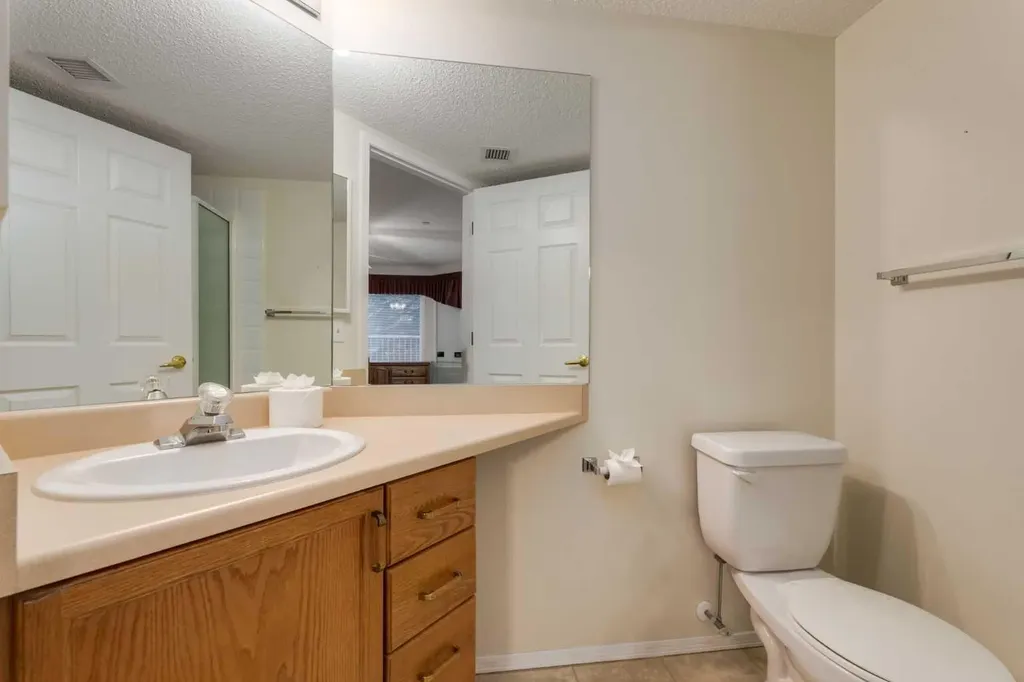 3204 Sienna Park Green SW Calgary AB T3H3N7