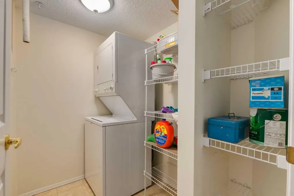 3204 Sienna Park Green SW Calgary AB T3H3N7