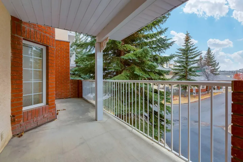3204 Sienna Park Green SW Calgary AB T3H3N7