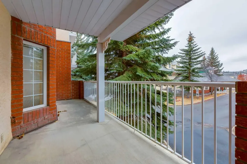 3204 Sienna Park Green SW Calgary AB T3H3N7