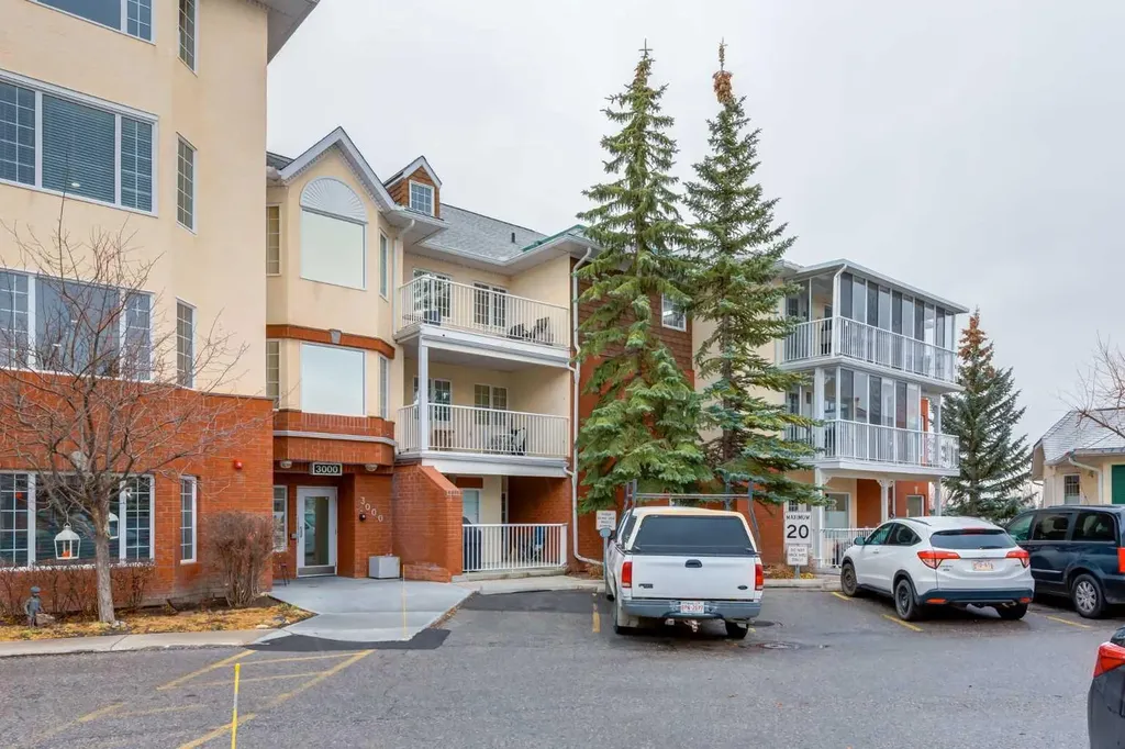 3204 Sienna Park Green SW Calgary AB T3H3N7