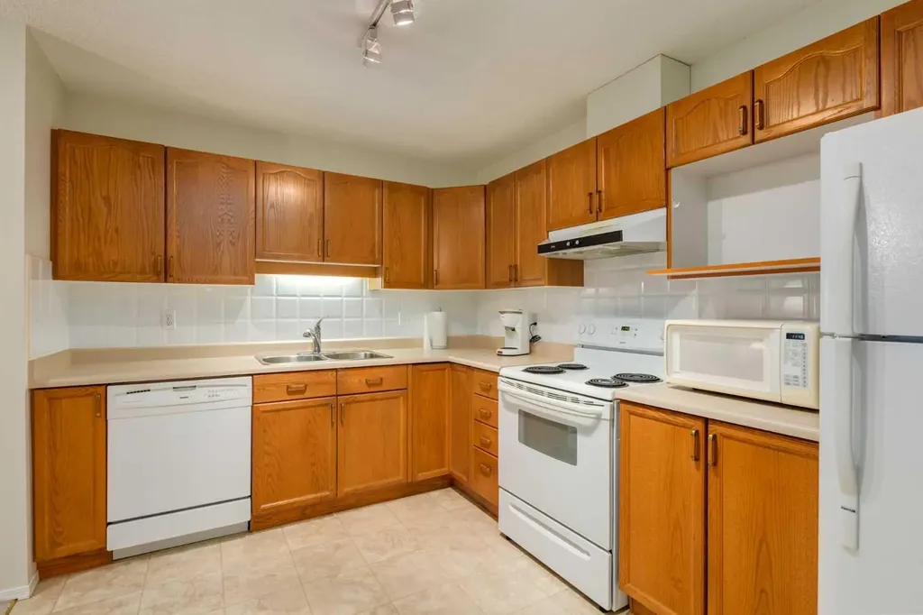 3204 Sienna Park Green SW Calgary AB T3H3N7