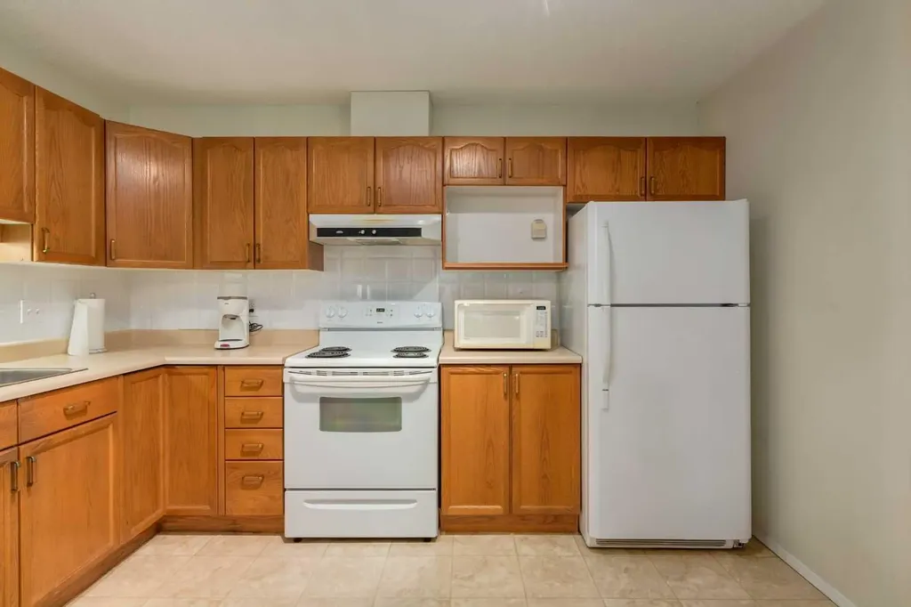 3204 Sienna Park Green SW Calgary AB T3H3N7