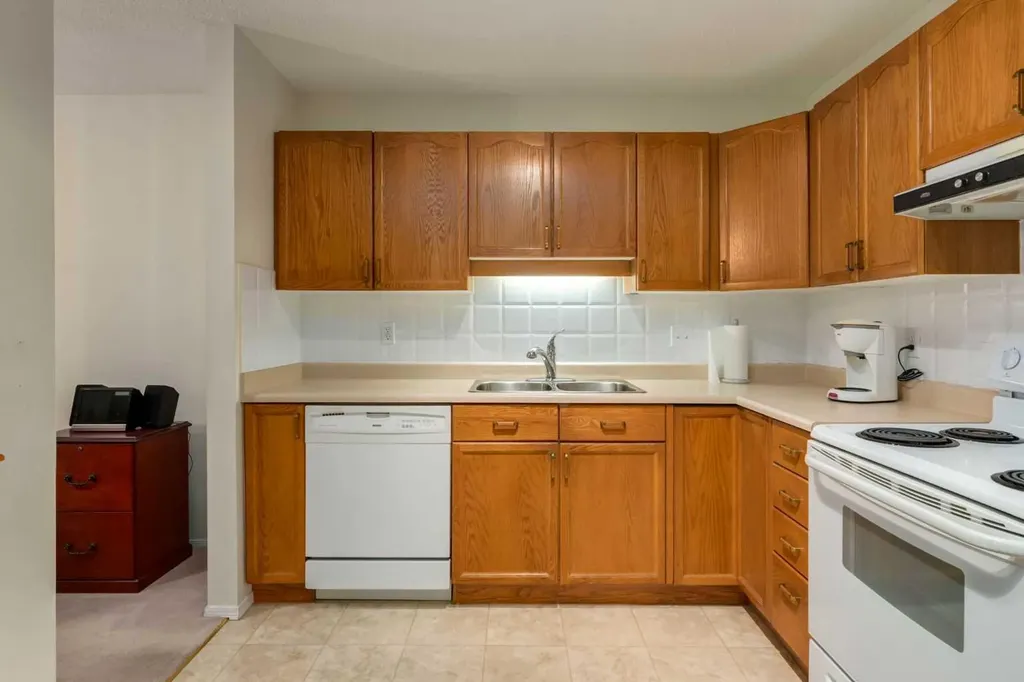 3204 Sienna Park Green SW Calgary AB T3H3N7