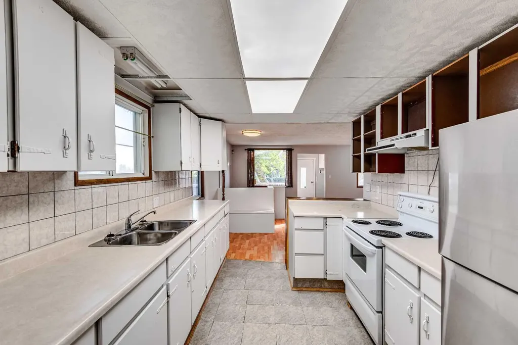402 Main Street Trochu AB T0M2C0