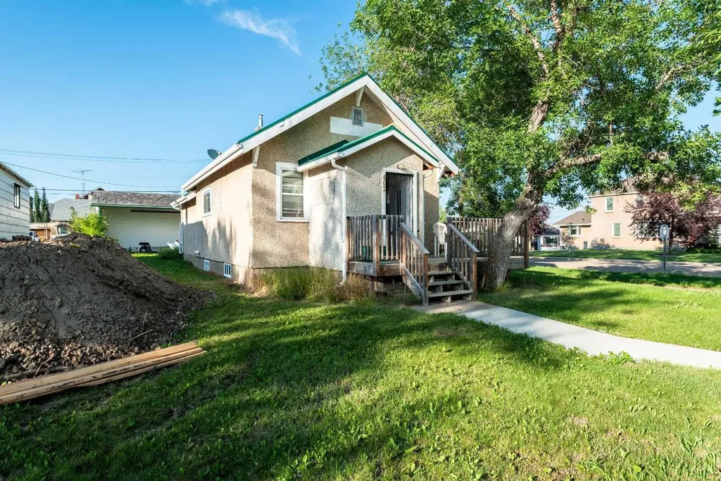 402 Main Street Trochu AB T0M2C0