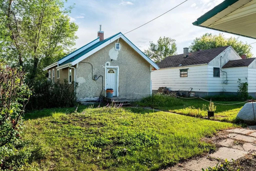 402 Main Street Trochu AB T0M2C0