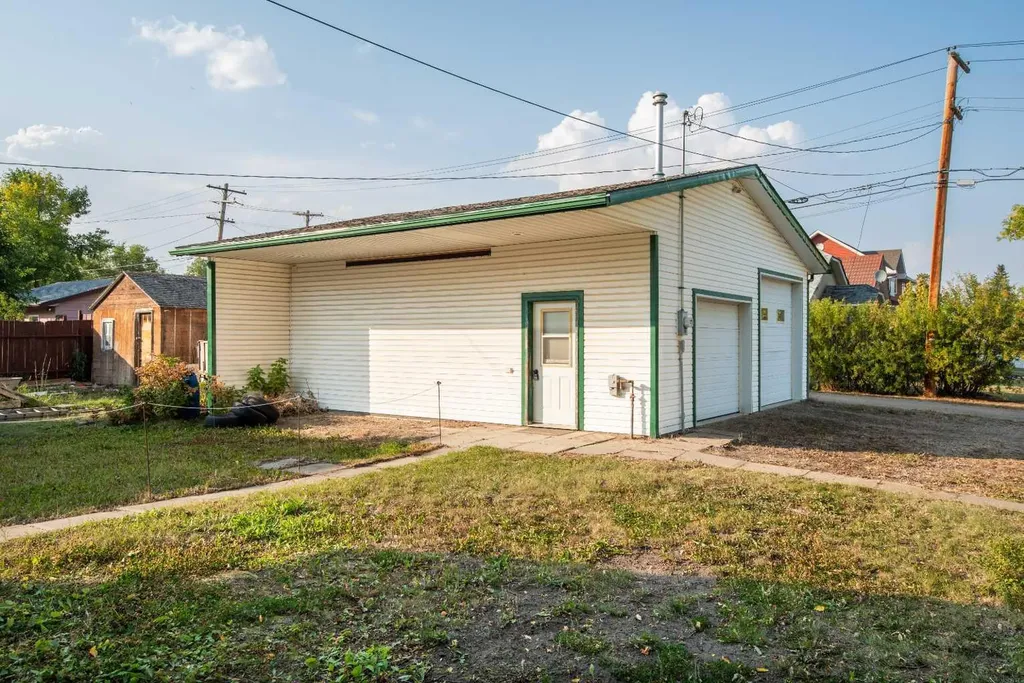 402 Main Street Trochu AB T0M2C0