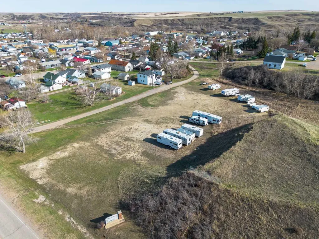 422 Elgin Avenue Carbon AB T0M0L0